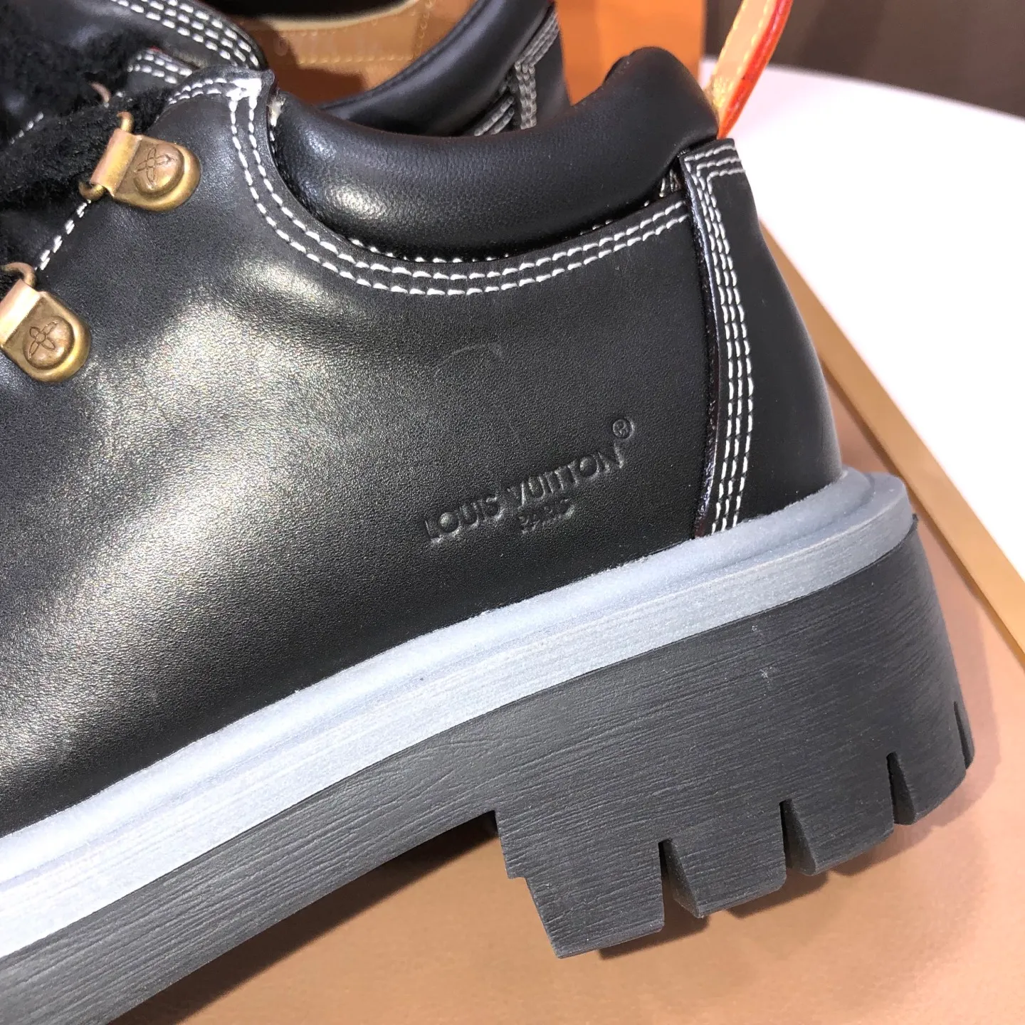 Men's shoes 💰660💰 LV Louis Vuitton 2025 autumn and winter new couple's new style, the original version is developed one to one, retro fashion, handsome and cool mountaineering derby shoes are out of stock 👍 💎 Material: imported first-layer cowhide 💎 Lining: imported lambskin 💎 Outsole: original molded TR non-slip sole 💎 Bottom height: 3.5cm 💎 Shoe size: 35-45 for both men and women